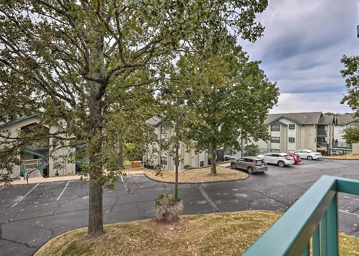 Pet-Friendly Branson Condo Walk To The Strip